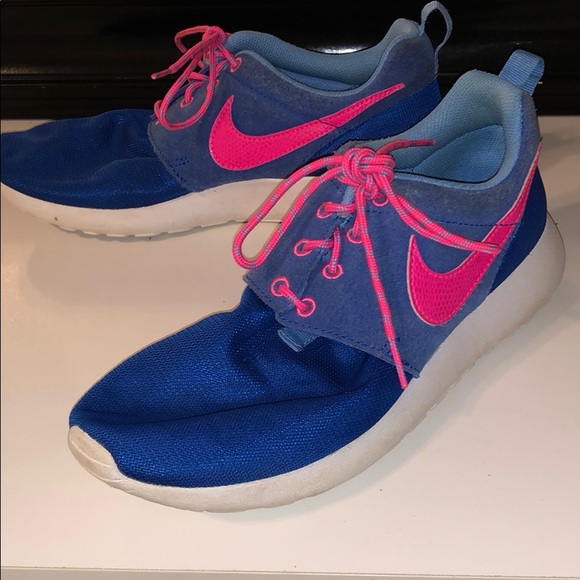 nike roshe blue and pink